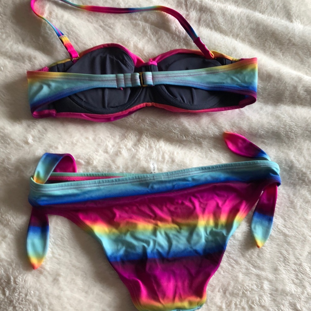 Bikini - Picture 2 of 4